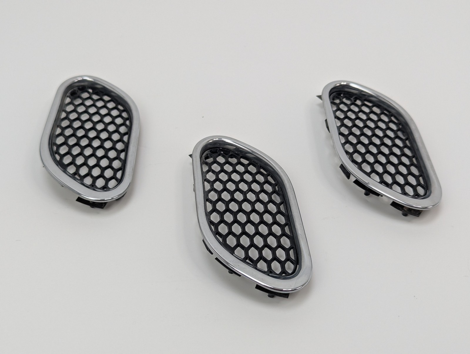 Maserati Quattroporte 2003-2012 Right Vent grilles Set P/N 69283200