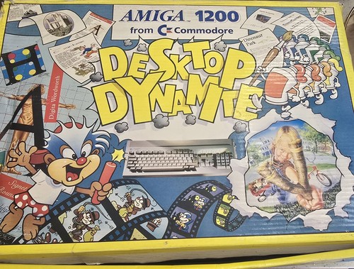 Commodore Amiga 1200 Pudełko komputerowe Desktop Dynamite Edition Prawie idealny stan