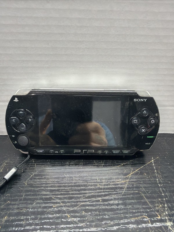 Sony PSP 1001 PlayStation Portable Handheld Black w/ Battery - FOR PARTS