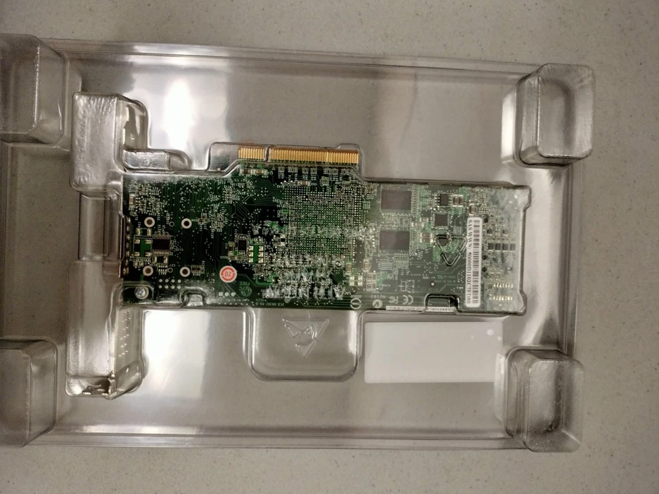 Tarjeta controladora RAID Adaptec 2260200-R 2405 Foto 2 de 4