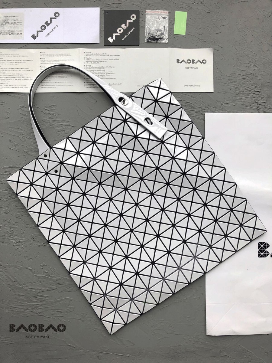 未使用　正規品　貴重　BAOBAO ISSEYMIYAK Bao Bao Issey Miyake Silver Tote Bag | eBay
