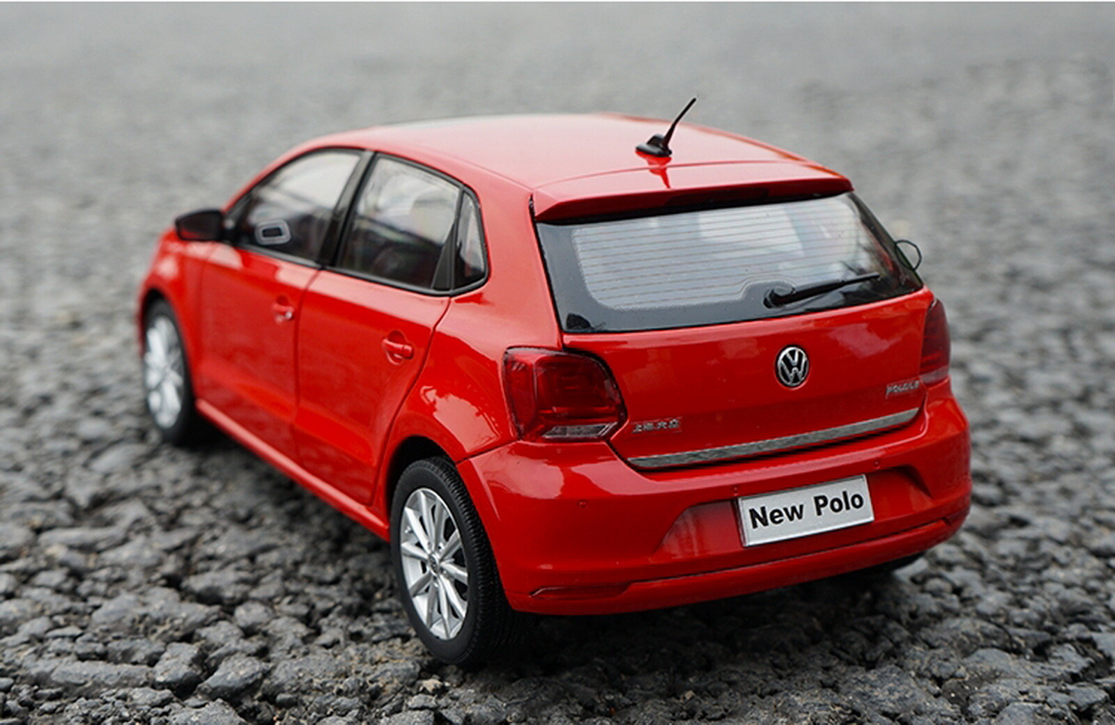 激レア VW POLO フォルクスワーゲン ポロ セダン 1/18 絶版ミニカー
