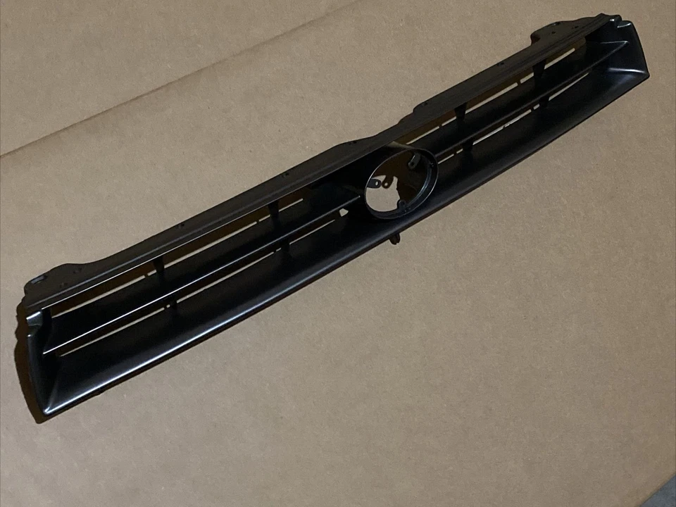 fits 1992-1996 TOYOTA CAMRY Front Bumper Upper Grille NEW - Image 3 of 3