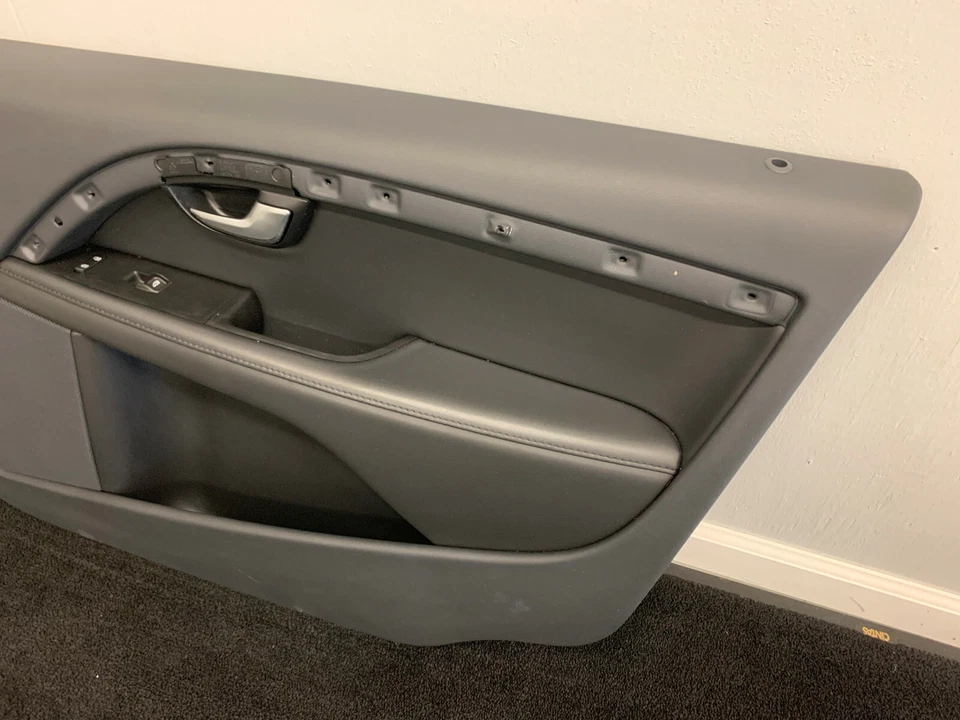 07-16 Volvo S80 V70 XC70 Right Front Black Interior Door Panel 39816040 39867474 - Image 3 of 4