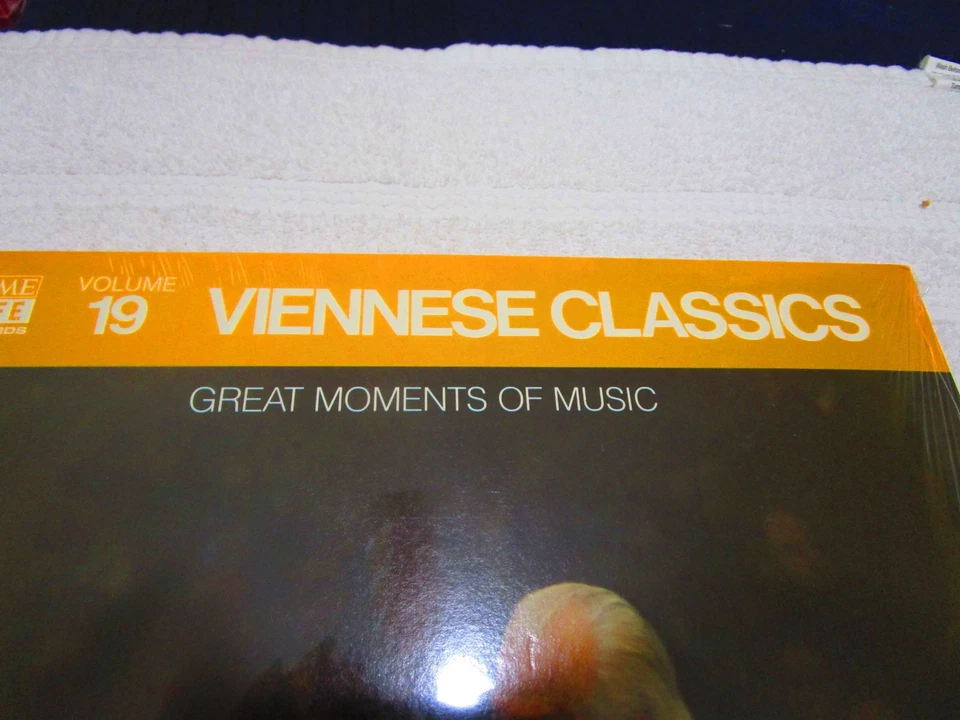 Viennese Classics: Great Moments of Music vol. 19 LP by Arthur Fiedler (1980) - Image 2 of 4