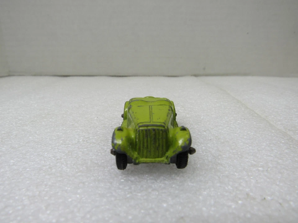 Coche deportivo Tootsietoy de metal fundido a presión amarillo MG de los años 50 3" Chicago vintage Foto 2 de 4