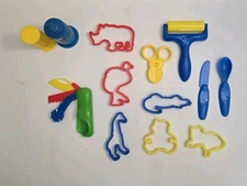 Play-Doh Assorted Accessories with Cookie Monster Fuzzy Pumper 15 Pieces
