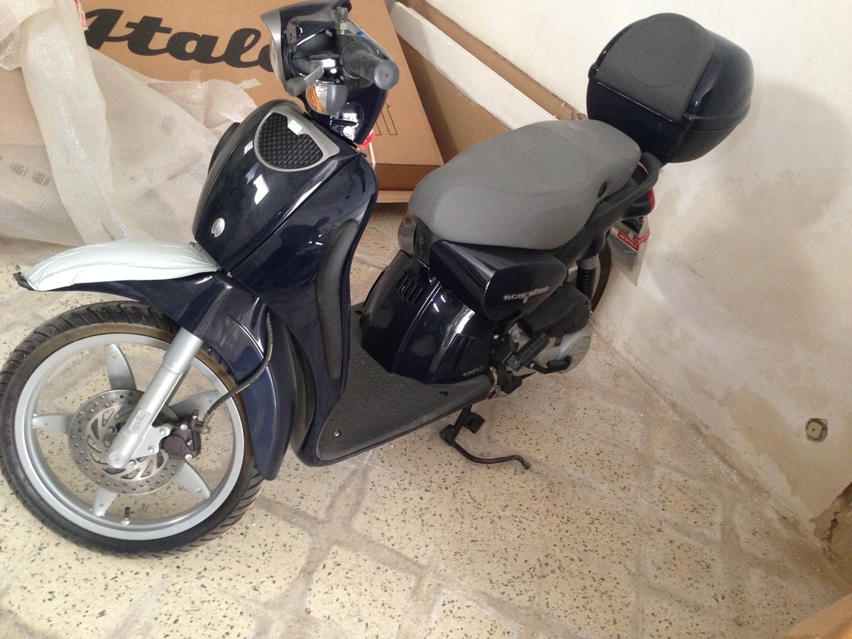 Moto Prezzo Scarabeo 300 Nuovo Aprilia SR Max 300 Prezzo, Scheda - Main Image