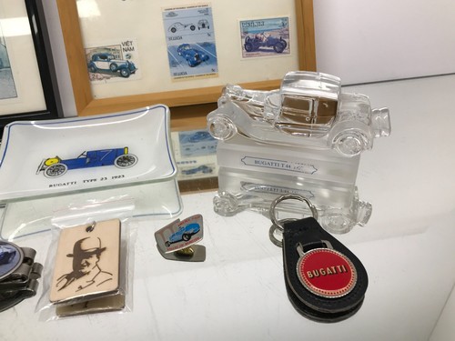10x BUGATTI MEMORABILIA KEYCHAINS + PLATE/ASHTRAY + GLASS + STAMPS ETC - GOOD - Imagen 6 de 9