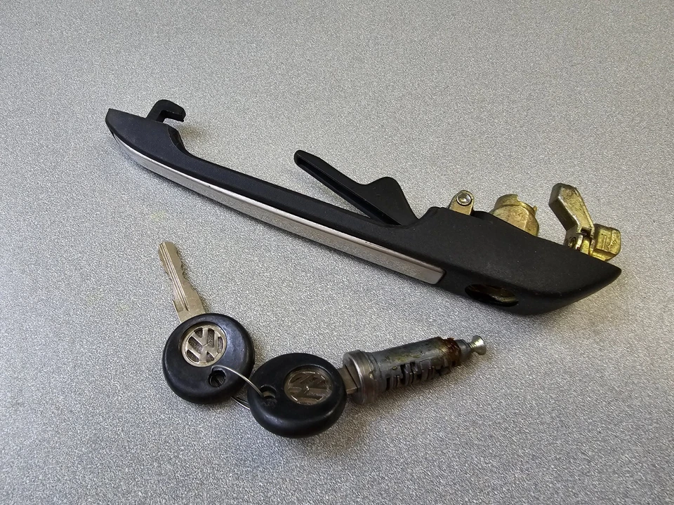 NUEVO GENUINO VW JETTA GOLF PASAJEROS PUERTA EXTERIOR CERRADURA MANIJA CON LLAVE SIN TRINQUETE Foto 3 de 4