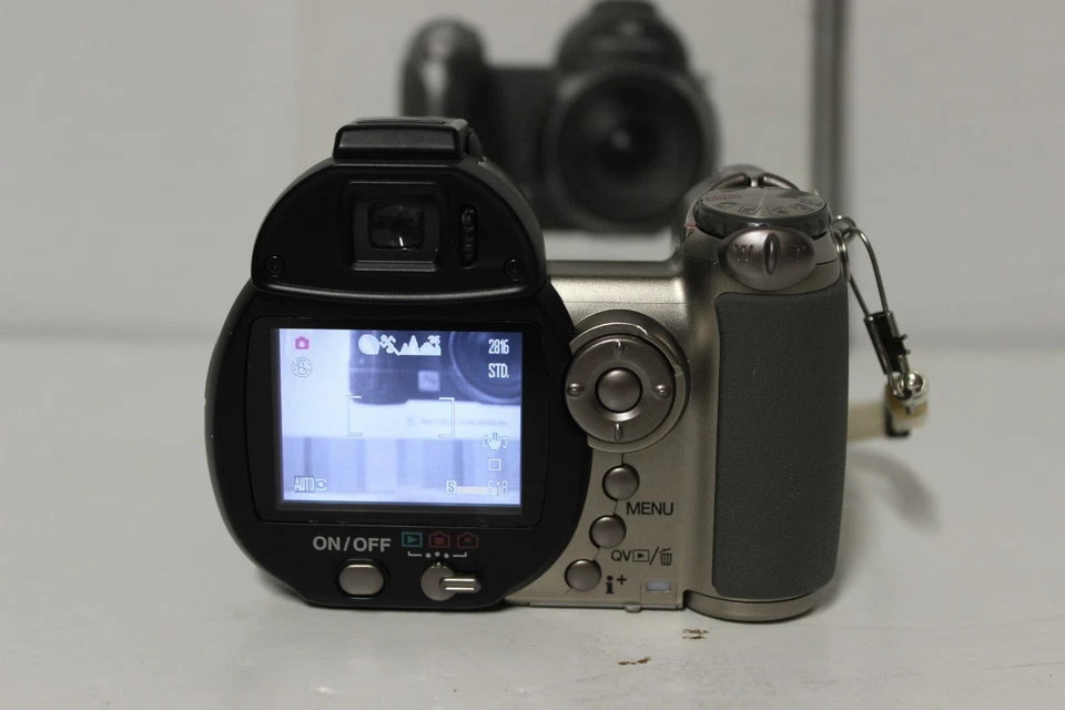 Konica Minolta Dimage Z6 6.0 MP 12X Zoom GT 35-420mm 2.8 Tested - Image 2 of 4