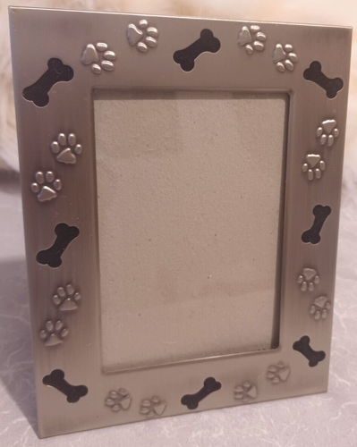 Green-Tree Gallery Stamped Metal Eisel Photo Frame Dog Paws & Bones for 3X5 Pic