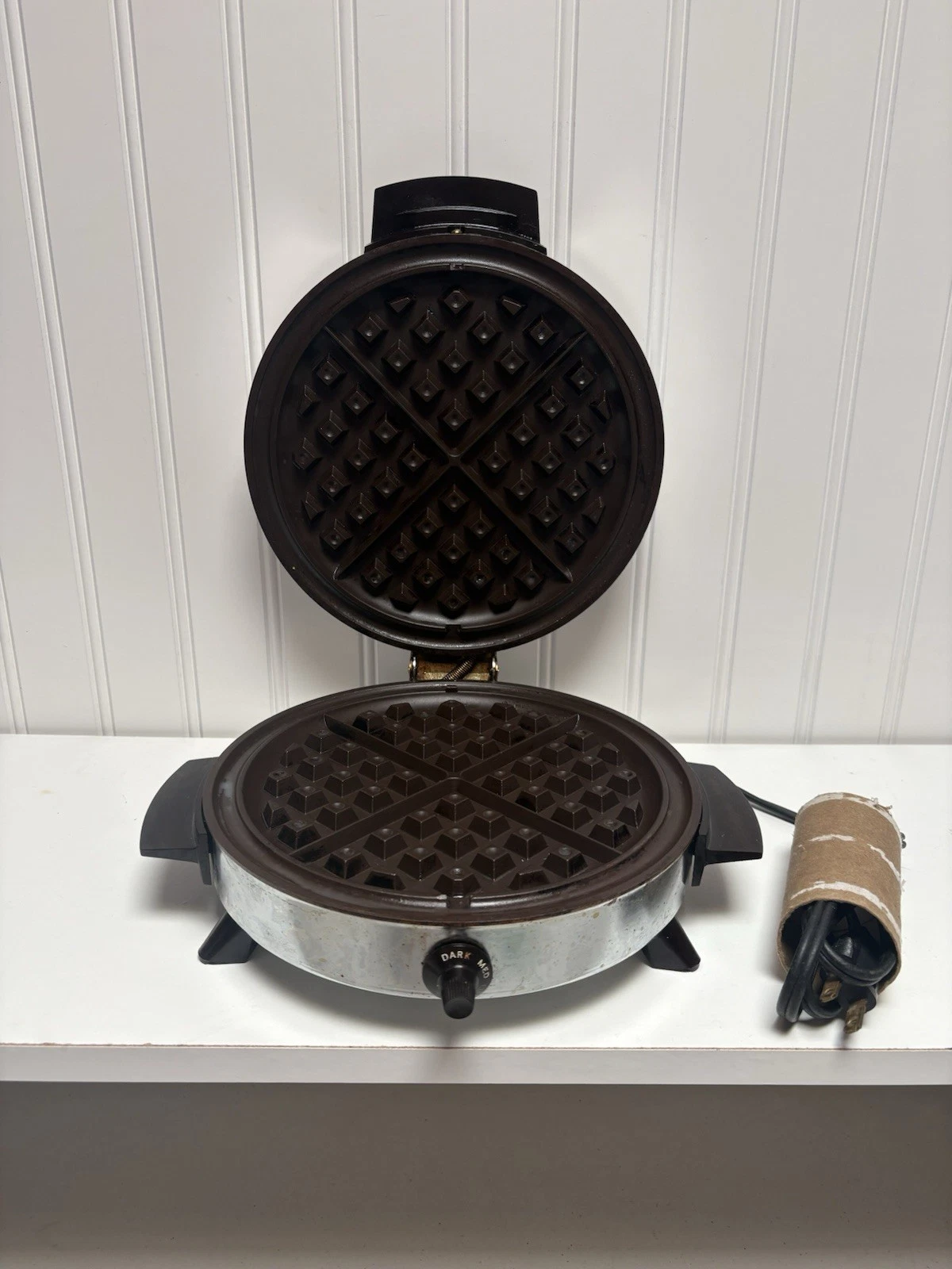Vintage Toastmaster Waffle Iron Maker Model W252A Round Stainless Steel Chrome