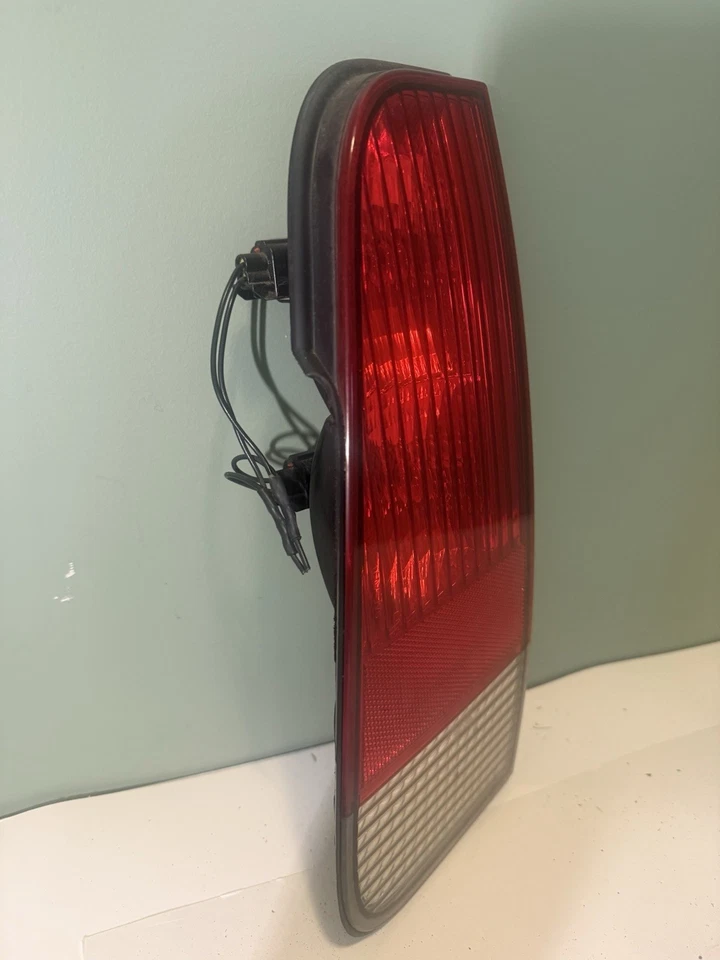 Lincoln Aviator 2003 2004 2005 maletero derecho tapa montada luz trasera pasajero Foto 3 de 4