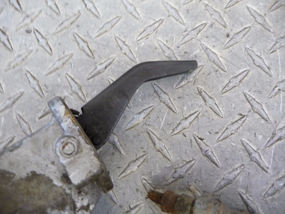 Механический топливный насос переменного тока Dodge D100 Sweptside со стеклянным топливным фильтром Carter - Изображение 2 из 4