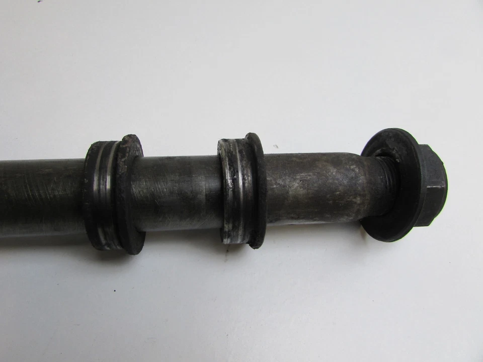 Yamaha FZ6 Fz 6 Fazer 2005 заднее колесо шпиндель с распорками J5 - Изображение 3 из 4