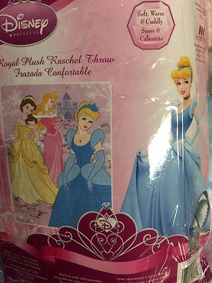 NEW DISNEY PRINCESS BELLA AURORA CINDERELLA TWIN SIZE ACRYLIC 60X80 BLANKET