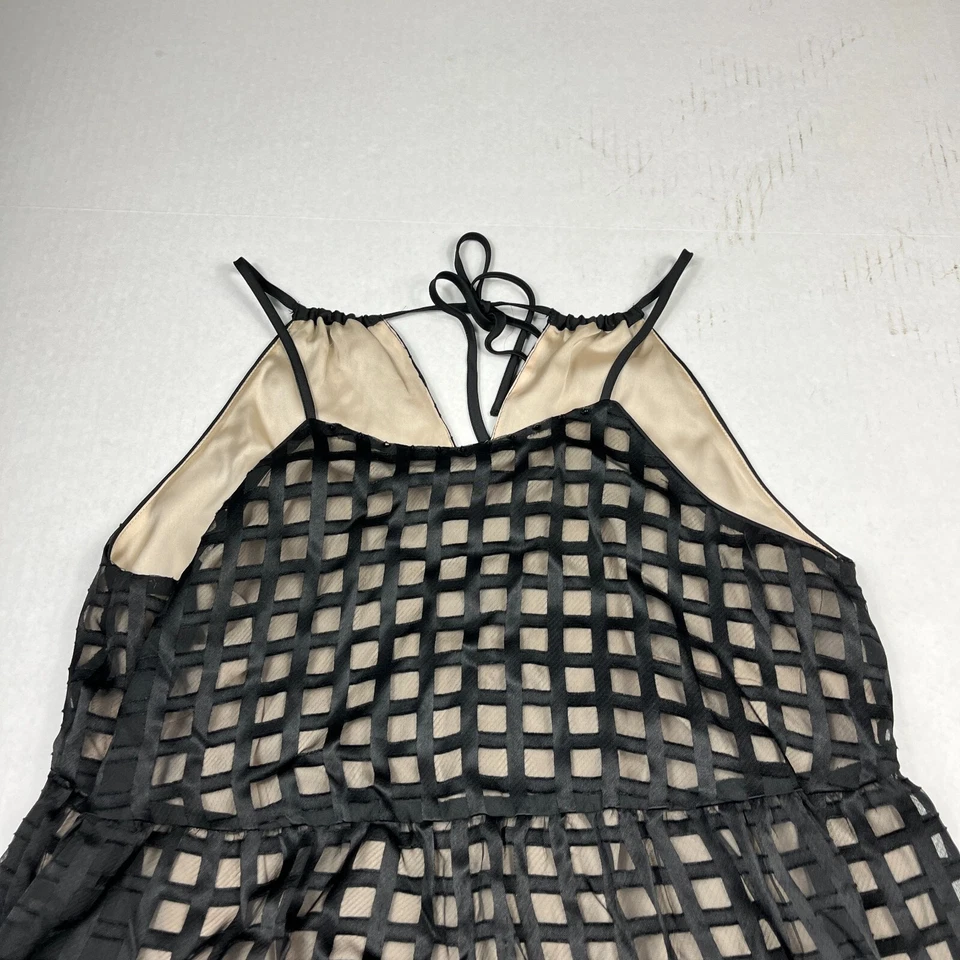 HD Paris Camisa Halter en Niveles Negra Beige Sin Mangas Cóctel Corbata Trasera PEQUEÑA Foto 3 de 4