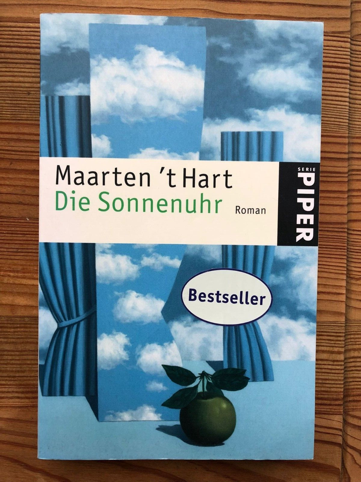 Thumbnail - Neu: Die Sonnenuhr Maarten 't Hart Witziger Roman Komödie