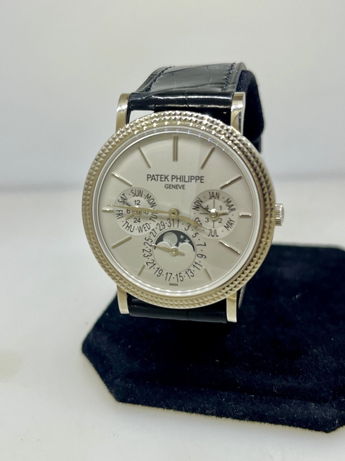 Patek Philippe — Patek Philippe White Gold Perpetual Calendar Automatic Men's Wristwatch 5139G