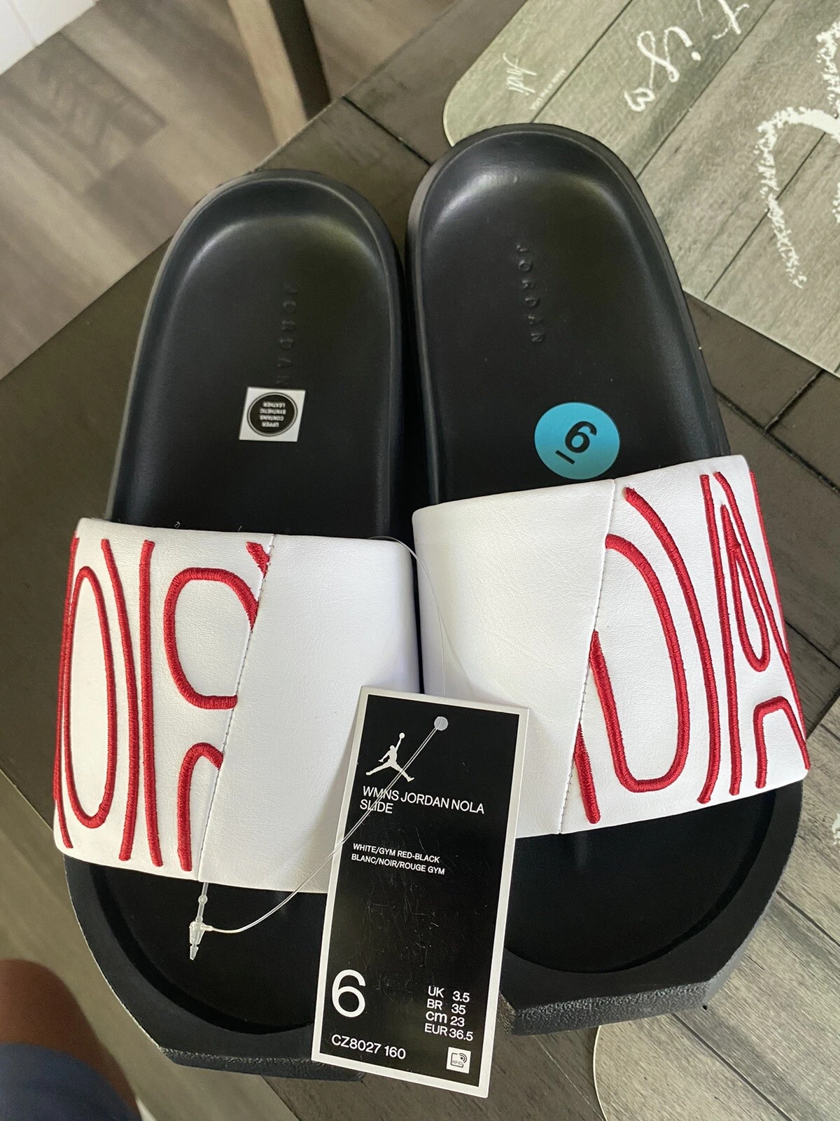 NIKE Taglia 6 Donna AIR JORDAN NOLA Slides Nero Bianco Rosso CZ8027 160 Nuovo