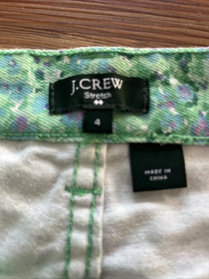 Shorts jeans feminino J Crew tamanho 4 verde perfeito floral boho bolsos elásticos - Imagem 2 de 3