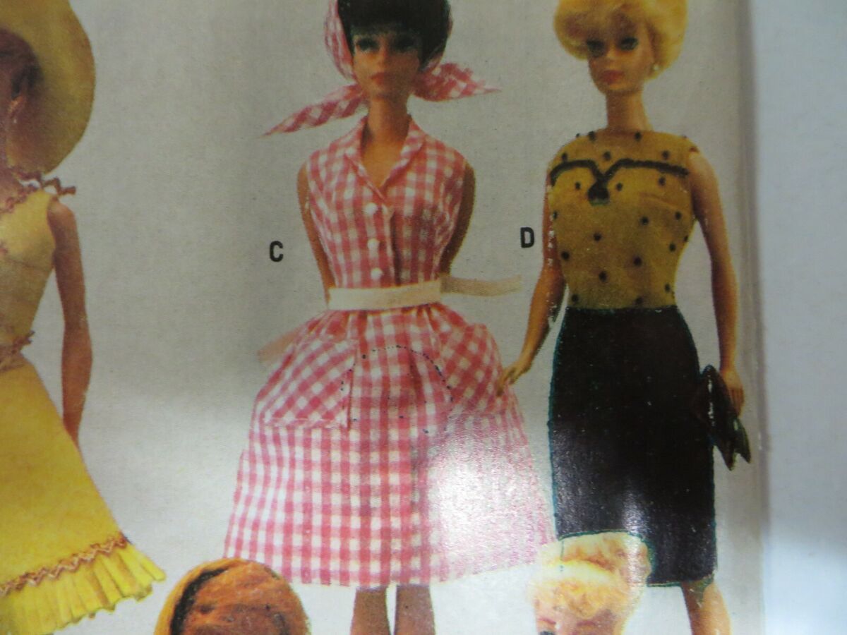 Pin em Roupas e Acessórios para Barbie/Outras