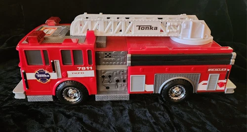 Tonka Rescue Fire Truck Hook & Ladder Lights Flash W/ Sound  Hasbro 2010 Works!!