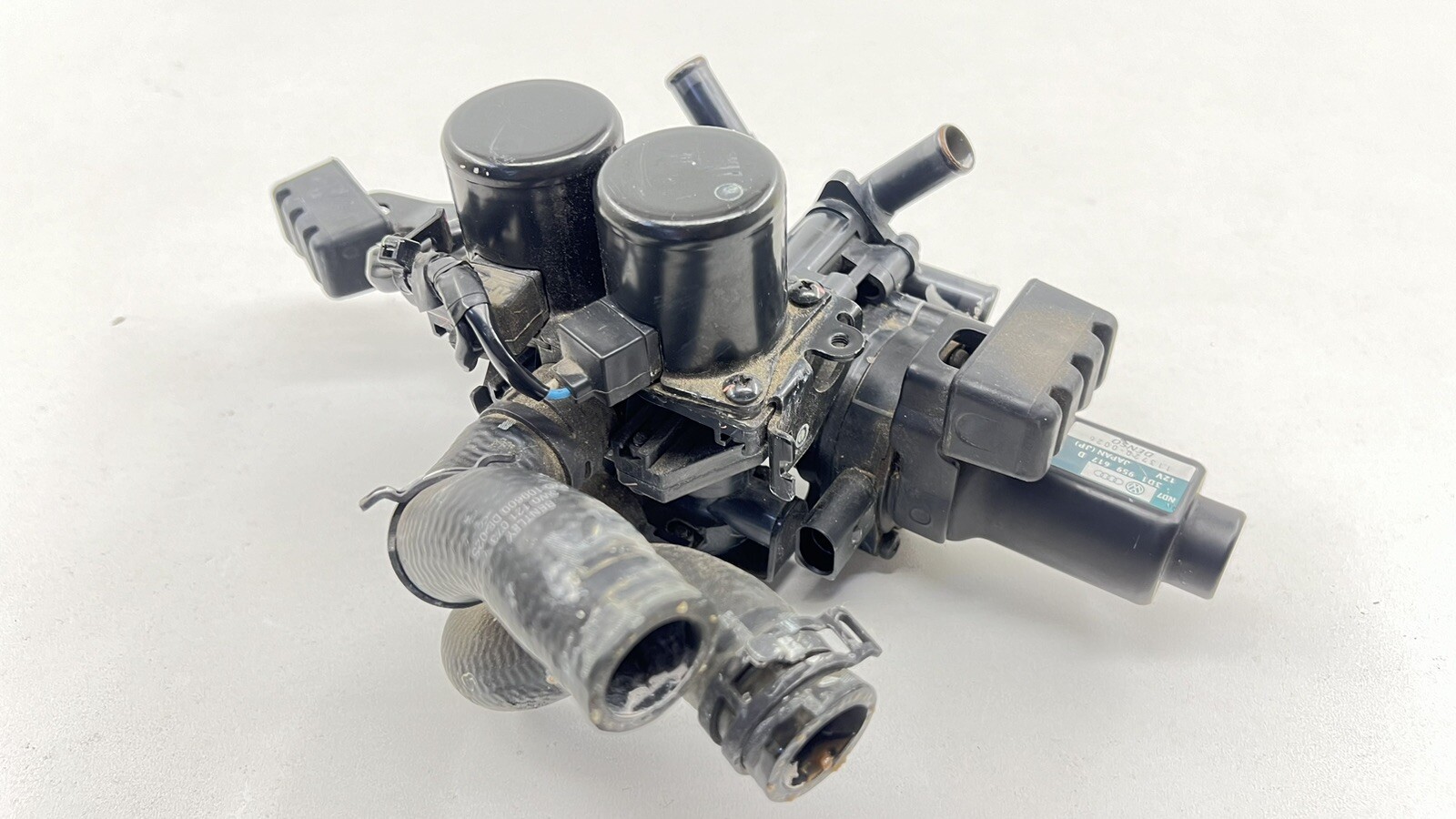 13-18 BENTLEY FLYING SPUR COOLANT AUXILIARY PUMP HEATER CONTROL VALVE OEM