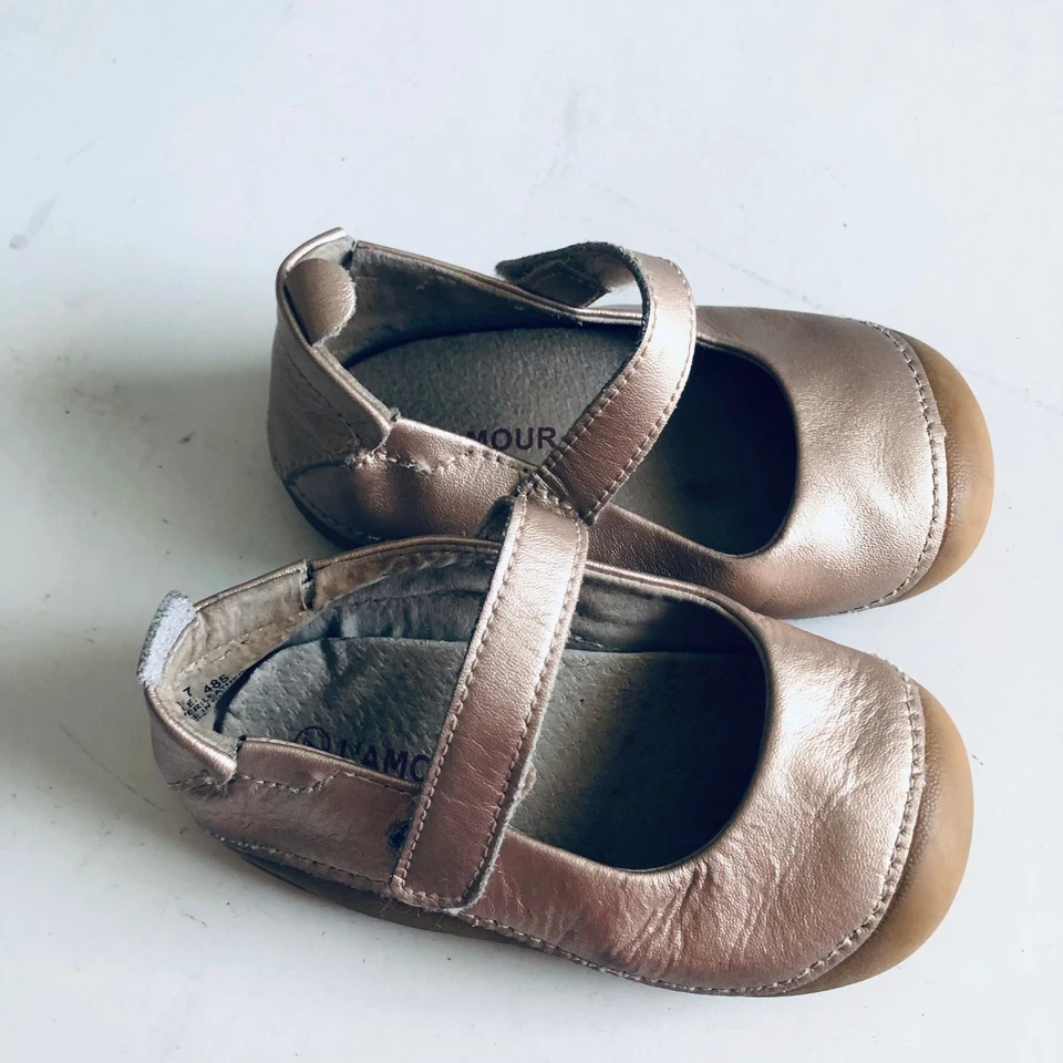 Zapato Mary Jane L'AMOUR 485 'Emily' Baby 7 Cuero Dorado Foto 3 de 4