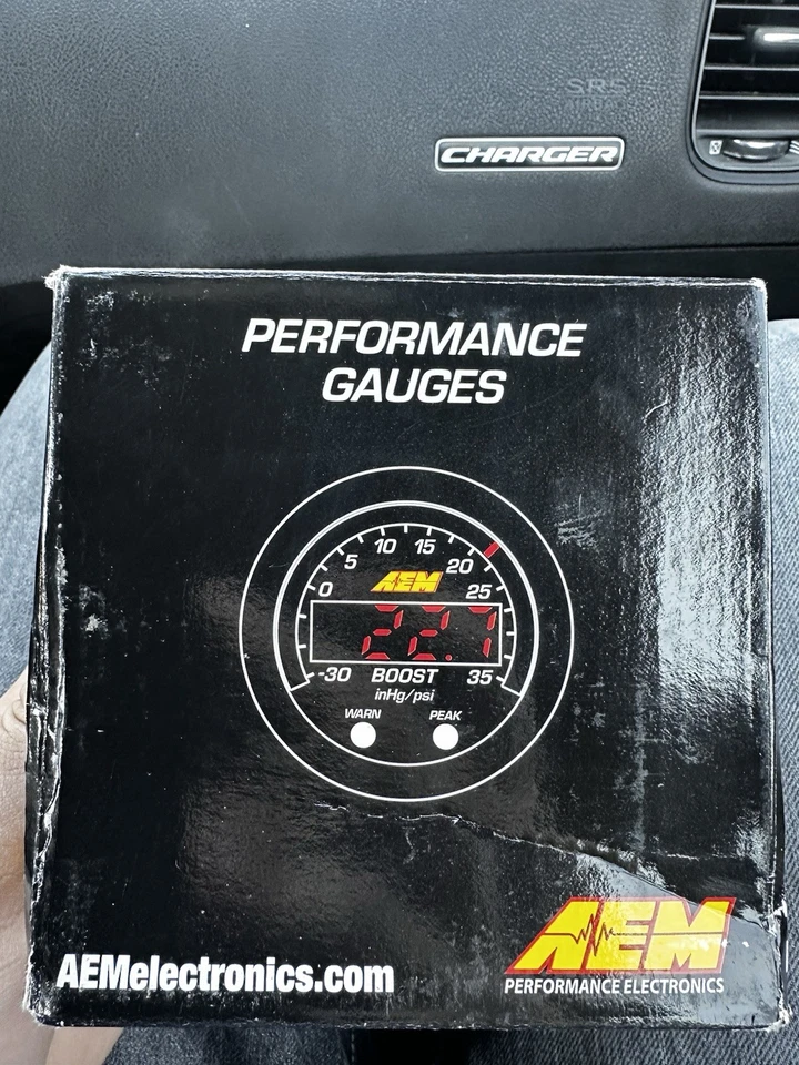 Medidor de flujo de datos digital OBDII serie X AEM (30-030-) con conector OBDII Foto 2 de 4