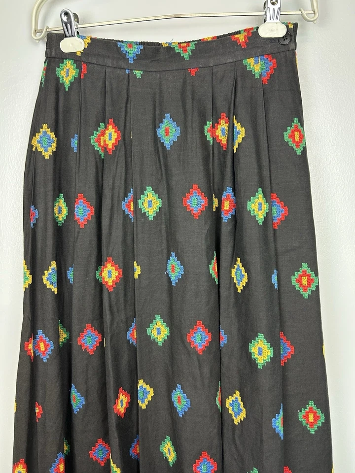 Saia bordada colorida vintage Doncaster tamanho 8 plissada linha A preta boho midi - Imagem 3 de 4