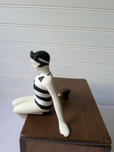 Bathing Beauty Figurine Art Deco Retro Black and White Stripes Shelf Sitter Vtg - 第 7/15 張圖片
