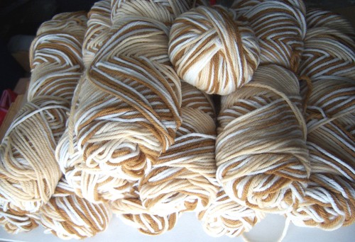 Acrylic yarn brown beige white 29.4 oz total (835 g) worsted