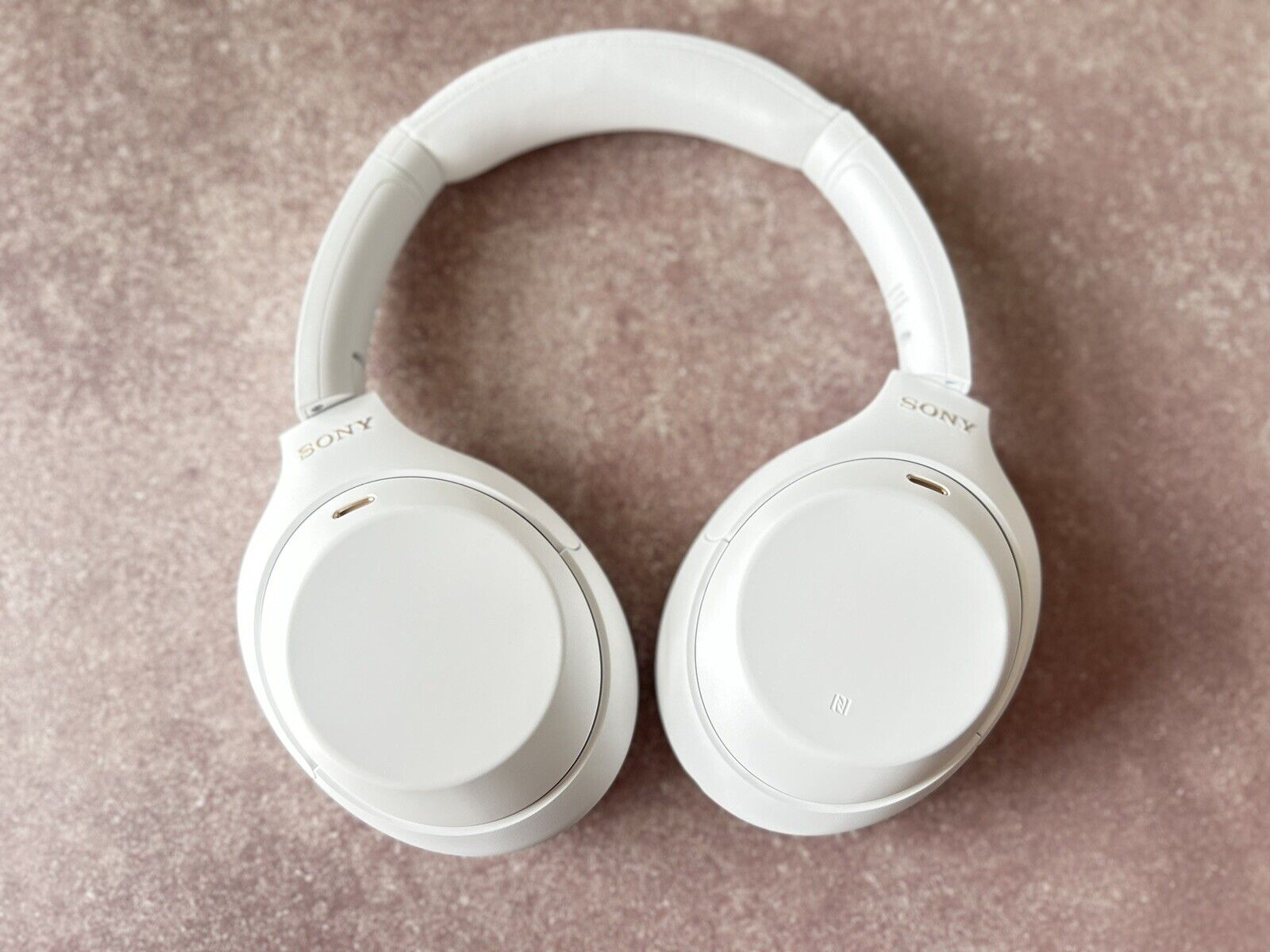 SONY WH-1000XM4 Silent White Limited Wireless Noise Canceling