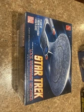 Star Trek AMT U.S.S. Enterprise NCC-1701-D Model Kit 1/2500 Cadet Series SEALED