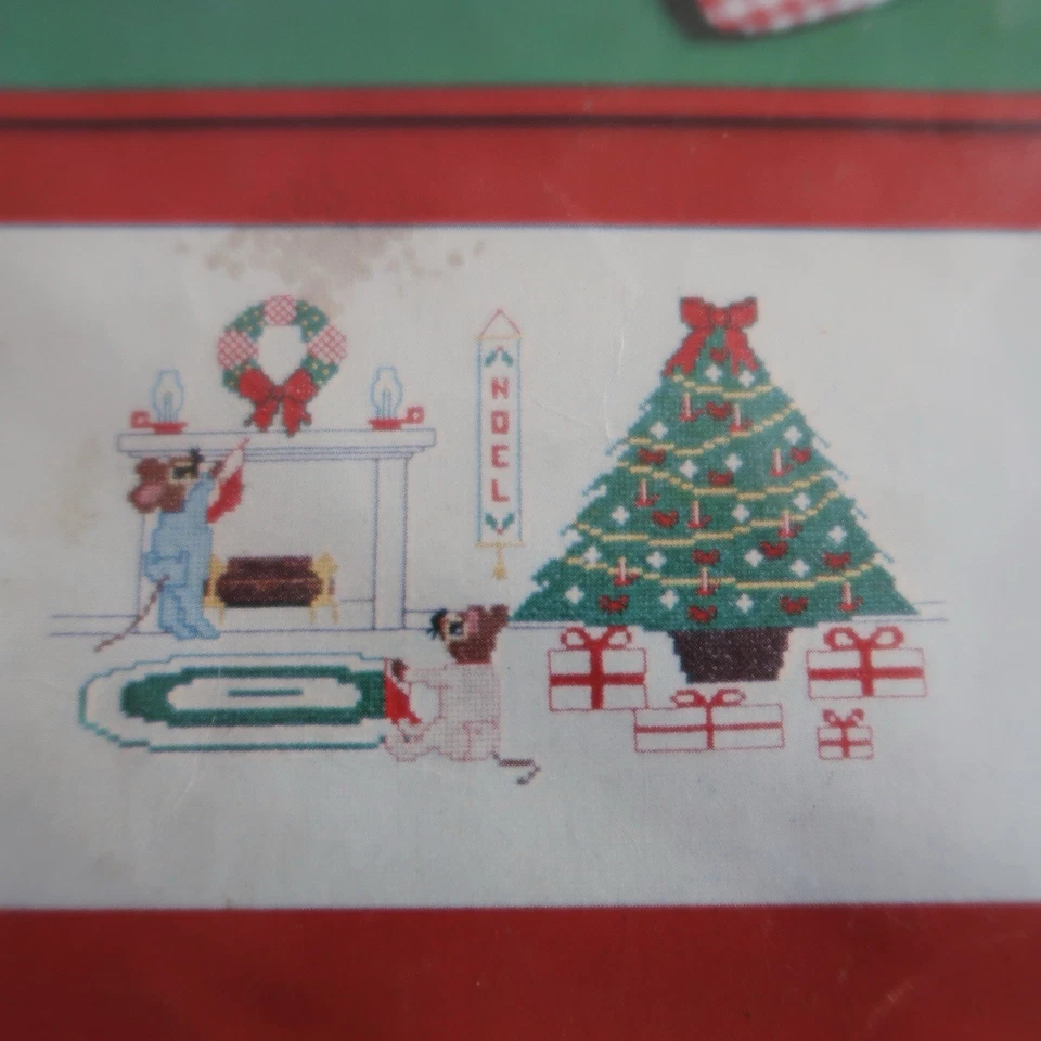 Vtg Christmas Mouse Mini Nice Cross Stitch Pattern Book- ADORABLE 90s Nostalgia - Image 3 of 4
