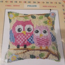 Latch Hook Pillow Cover OWLS BZ644 New condition