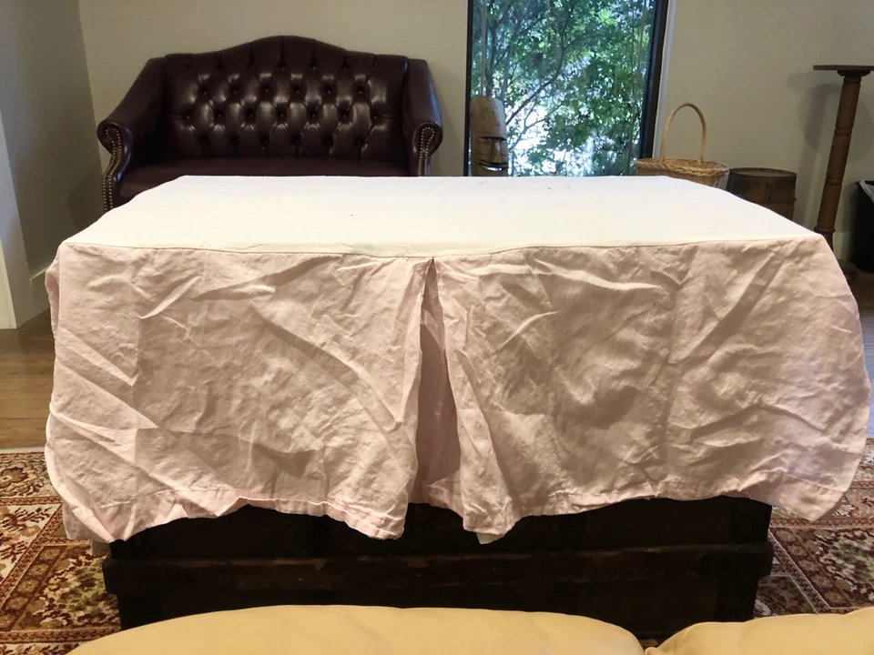 Юбка для детской кроватки Pottery Barn однотонная светло-розовая льняная для девочек комнаты - Изображение 3 из 4