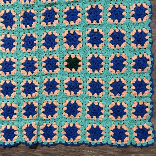 Hand Knit Baby Blanket 4 Leaf Clover Blue Green Border 34x43" Car Seat Size - Picture 2 of 6