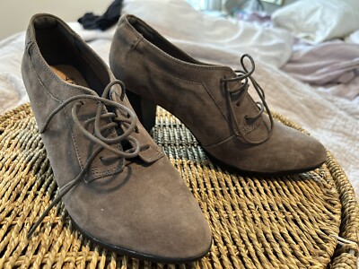 CLARKS ARAYA HALE LACE UP BOOTIES  NEW 9.5