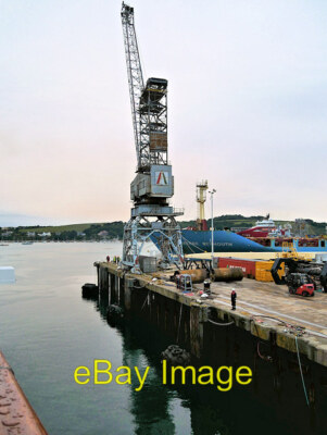 Foto 6x4 Turmdrehkran am County Wharf Turmdrehkran am Kai an der c2016