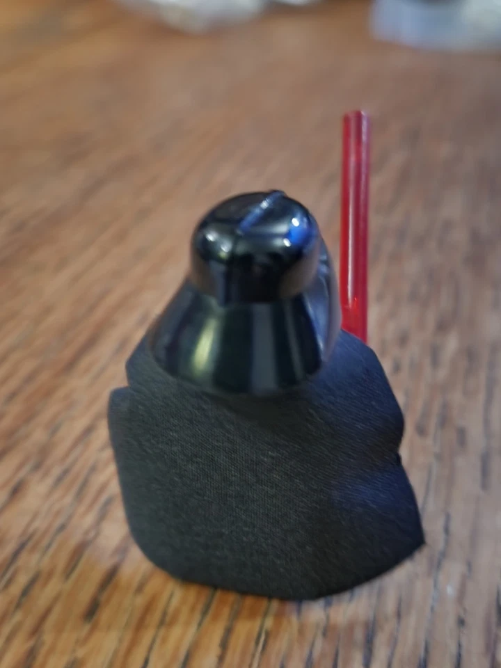 LEGO STAR WARS DARTH VADER MINIFIGURE WITH RED LIGHTSABER - Image 2 of 2