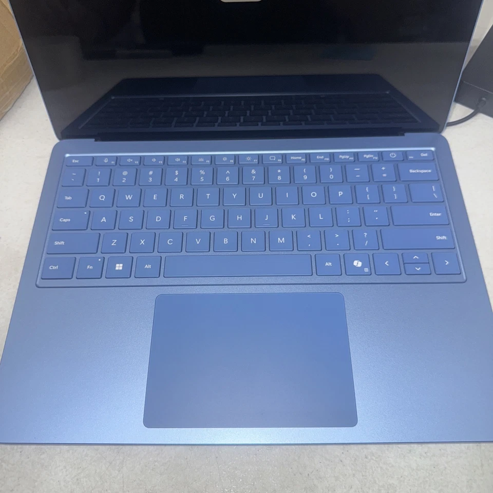 Microsoft Surface 2024 Windows 11 Copilot+ 13.8” 512 GB SSD Sapphire *OPENBOX* - Image 4 of 4