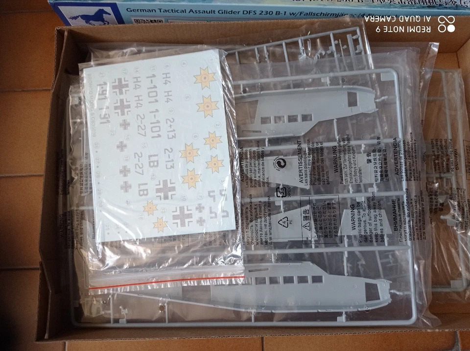 1:35 BRONCO GERMAN TACTICAL ASSAULT GLIDER DFS 230 with Fallschjirmjaeger Sealed - Immagine 2 di 2