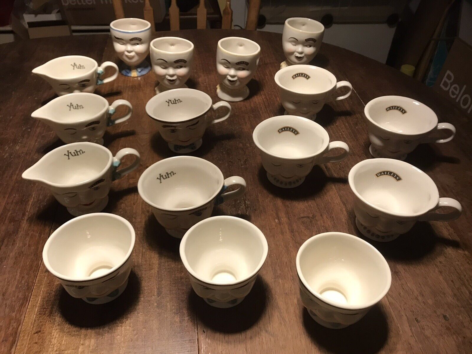 Lot 17 winking Bailey's mugs - creamers, sugar bowls, Helen Hunt, more Wyprzedaż zapasów