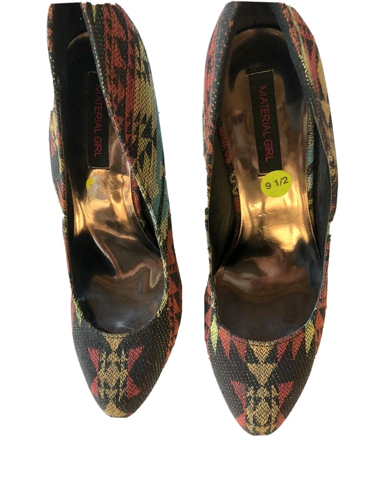 Mujer "Material Girl" Brocado Azteca Stilleto Tacones Sin Cordones Talla 9.5 Textil Usado en Excelente Condición Foto 2 de 4