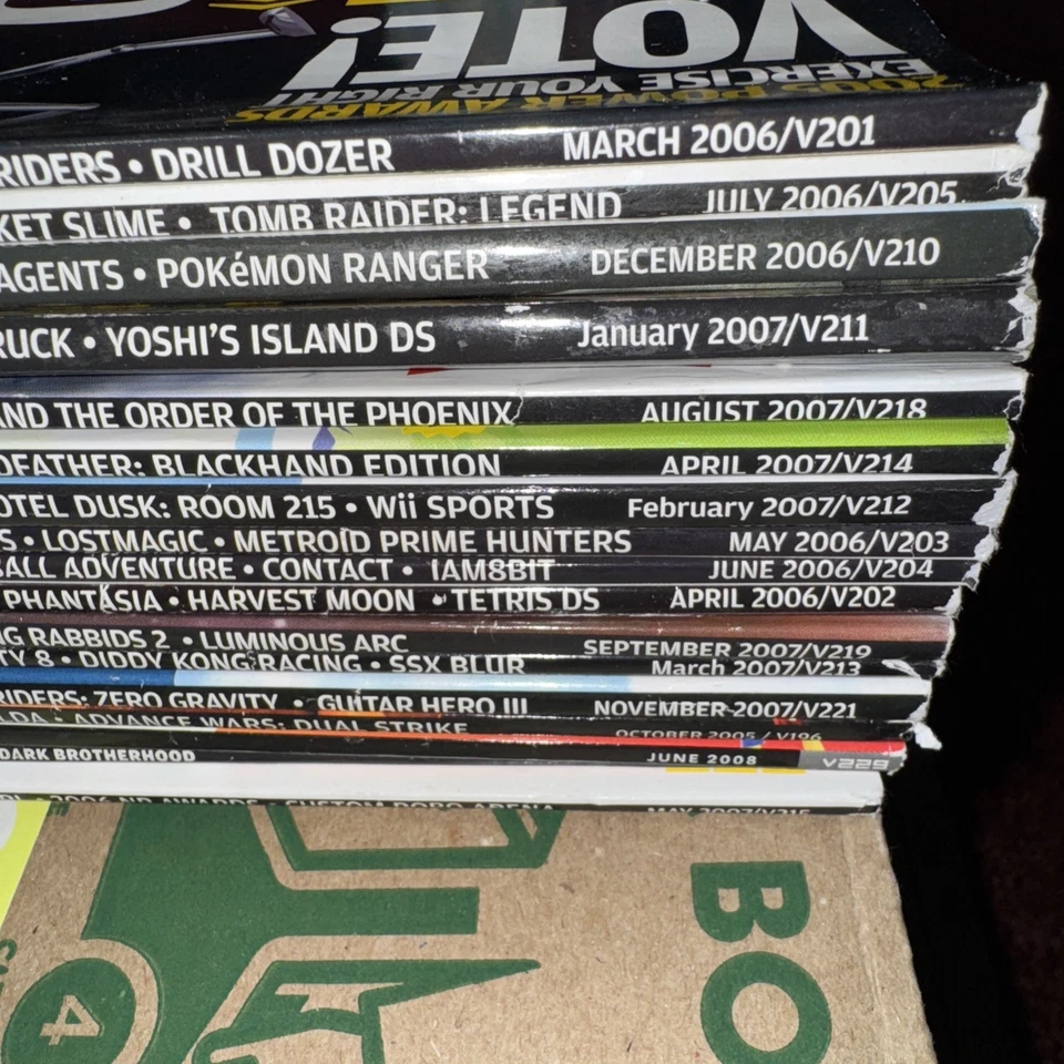 Nintendo Power Magazine Lot Most issues are from V-196 through V-229 (17) issues Foto 3 de 4