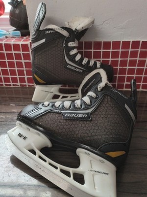 Bauer Supreme One.4 Jugend Eishockey Schlittschuhe Größe UK 12,5 Kinder sehr guter Zustand 