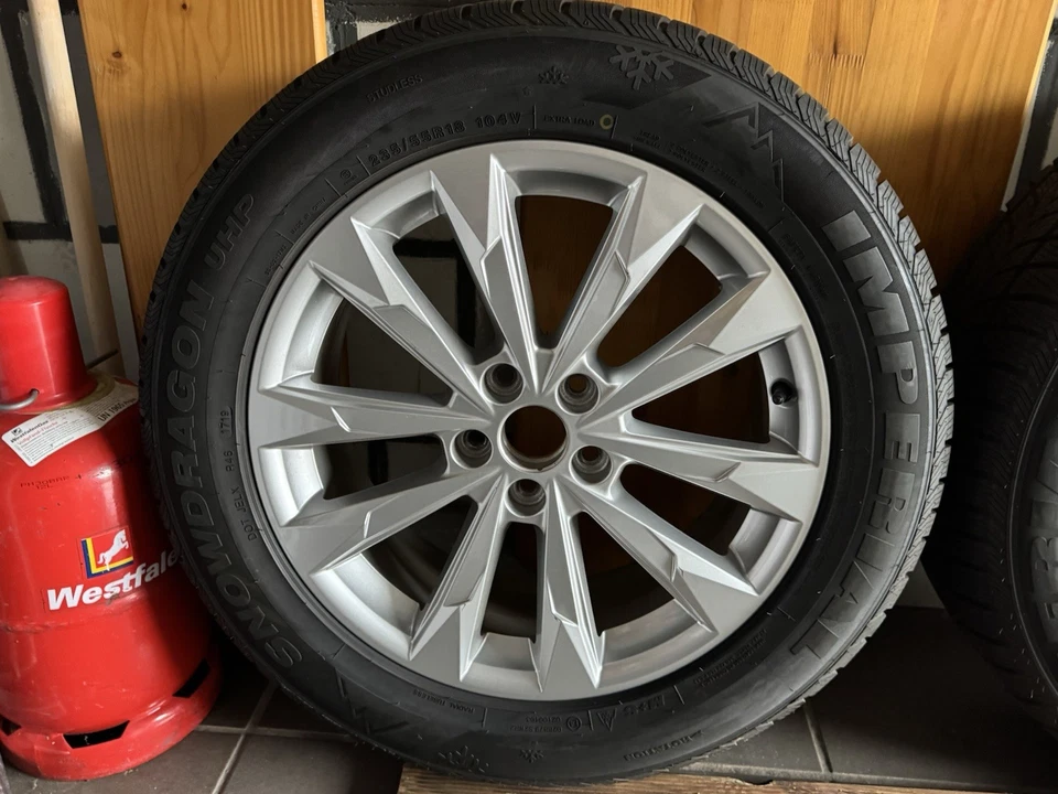Original Audi Alufelgen 18Zoll mit Winterreifen SNOWDRAGON 235/55 R18 wie neu - Bild 2 von 4
